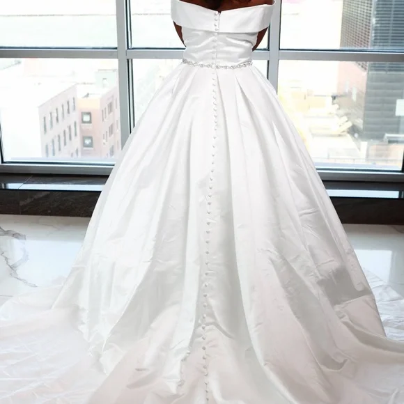 Sweetheart Sleeveless Wedding Dress with Crystal Belt and pockets-ivory - Picture 3 of 5